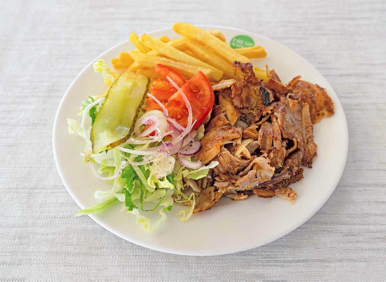 Kebab na taliř s hranolky