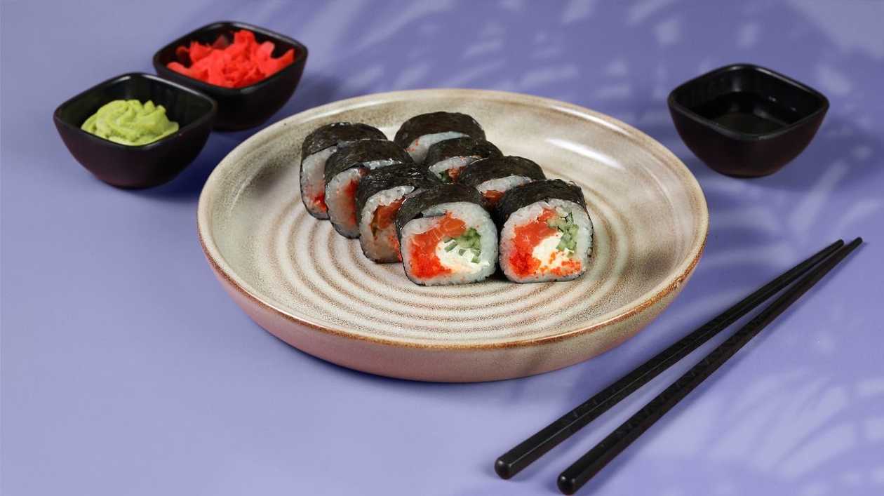 Salmon Tobiko Roll