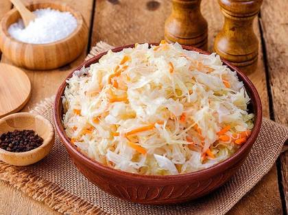 Салат з квашеної капусти