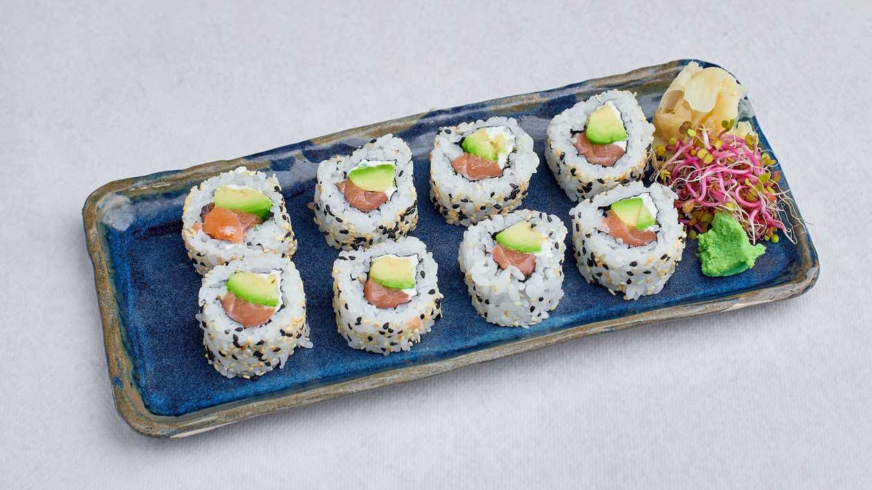 Uramaki tuna avocado