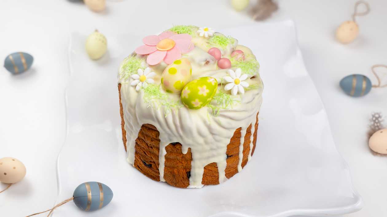 Pyragas iš mielinės tešlos su razinomis, cukatais 1,00 kg