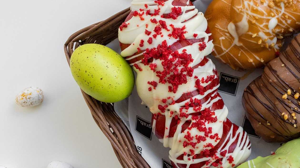 Mini Red Velvet Tsoureki