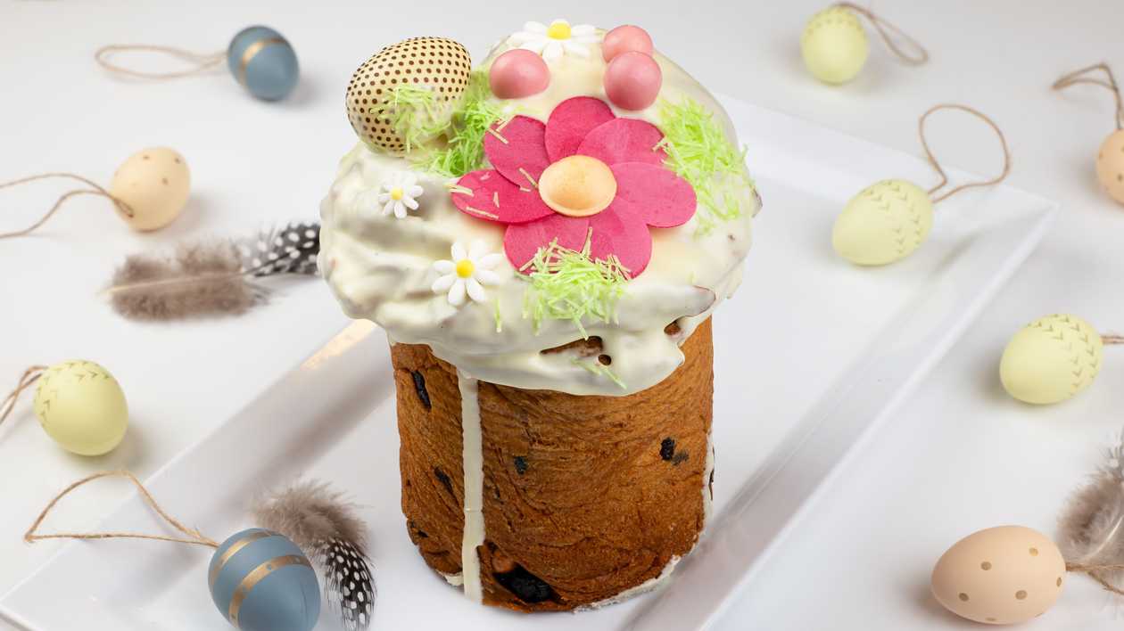 Pyragas iš mielinės tešlos su razinomis, cukatais 400 g.