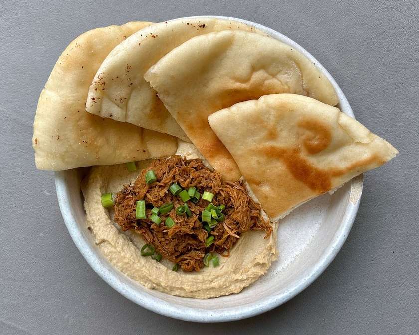 Hummus with stewed turkey