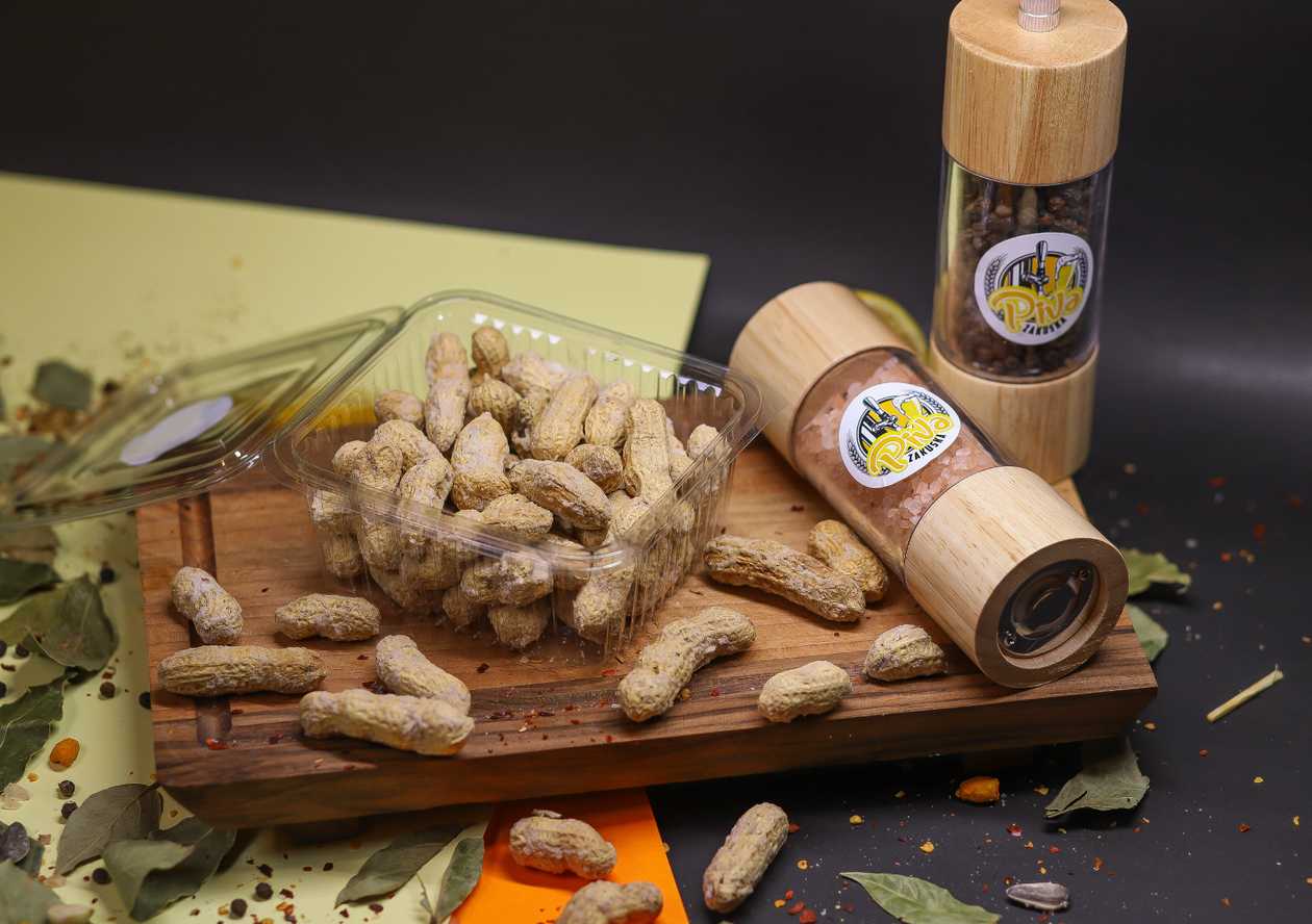 Beer snack with peanuts