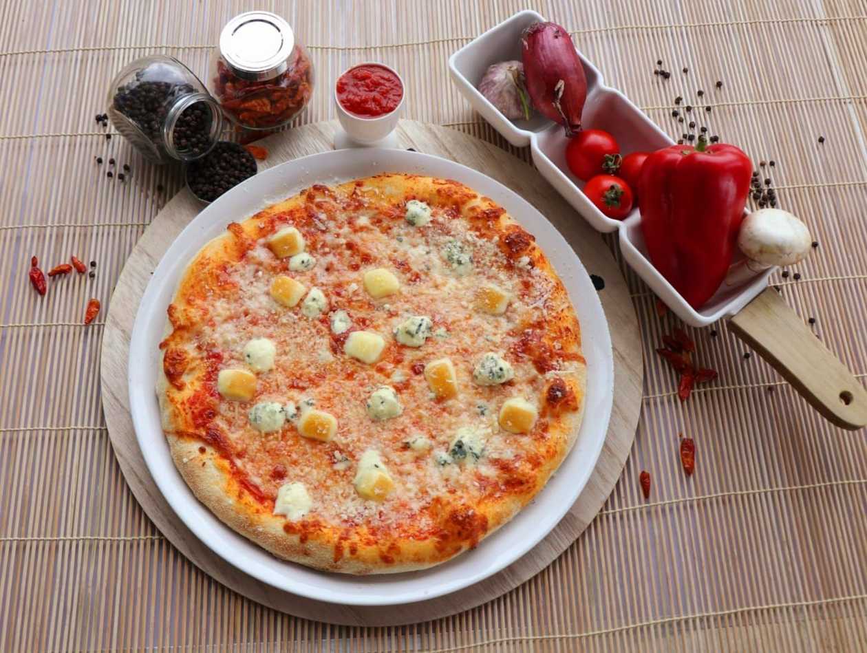 Quattro Formaggi Pizza BIG Ø 60 cm
