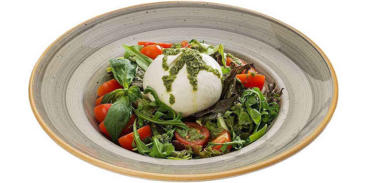 Salad with burrata cheese