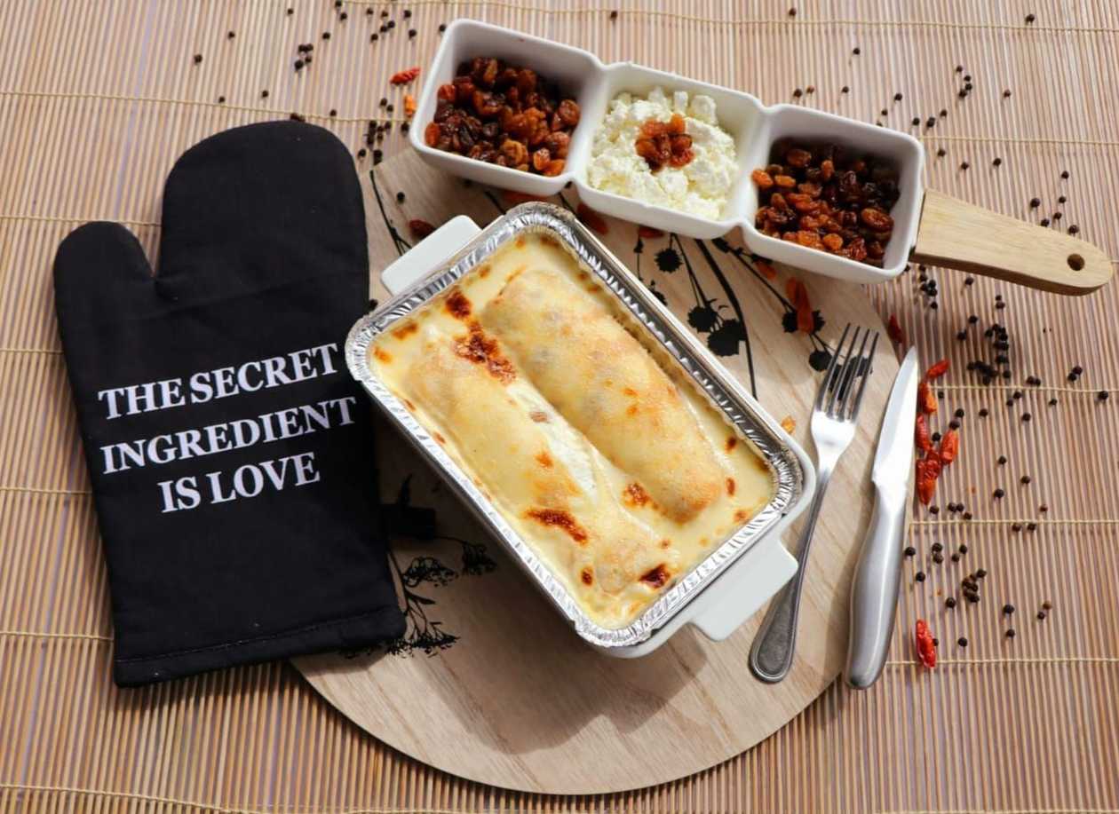 Baked Crêpes with Sweet Cheese and Raisins