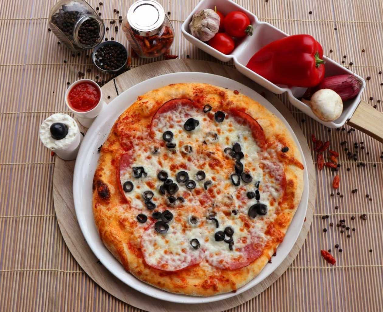 Salami Pizza BIG Ø 60 cm