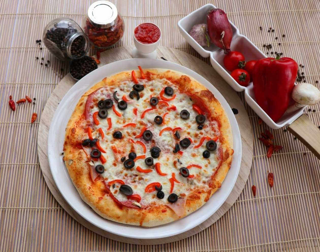 Capricciosa Pizza BIG Ø 60 cm