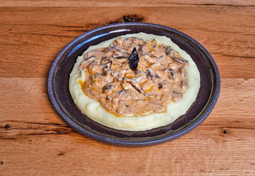 Beef stroganoff with mashed potatoes