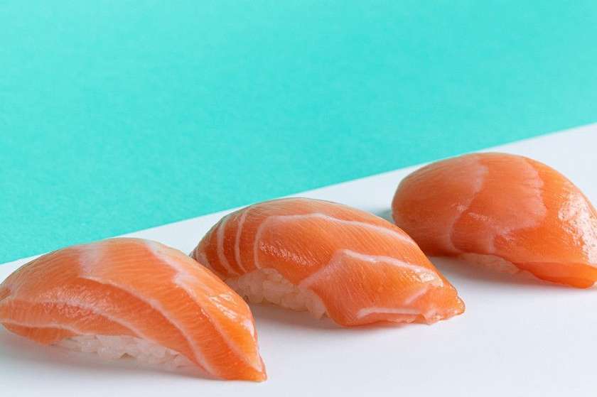 Nigiri z łososiem
