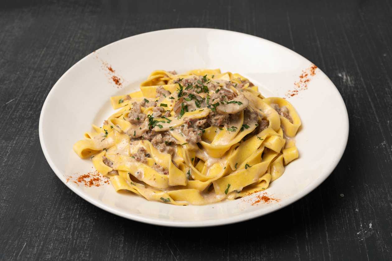 Tagliatelle Con Salsiccia E Funghi Porcini