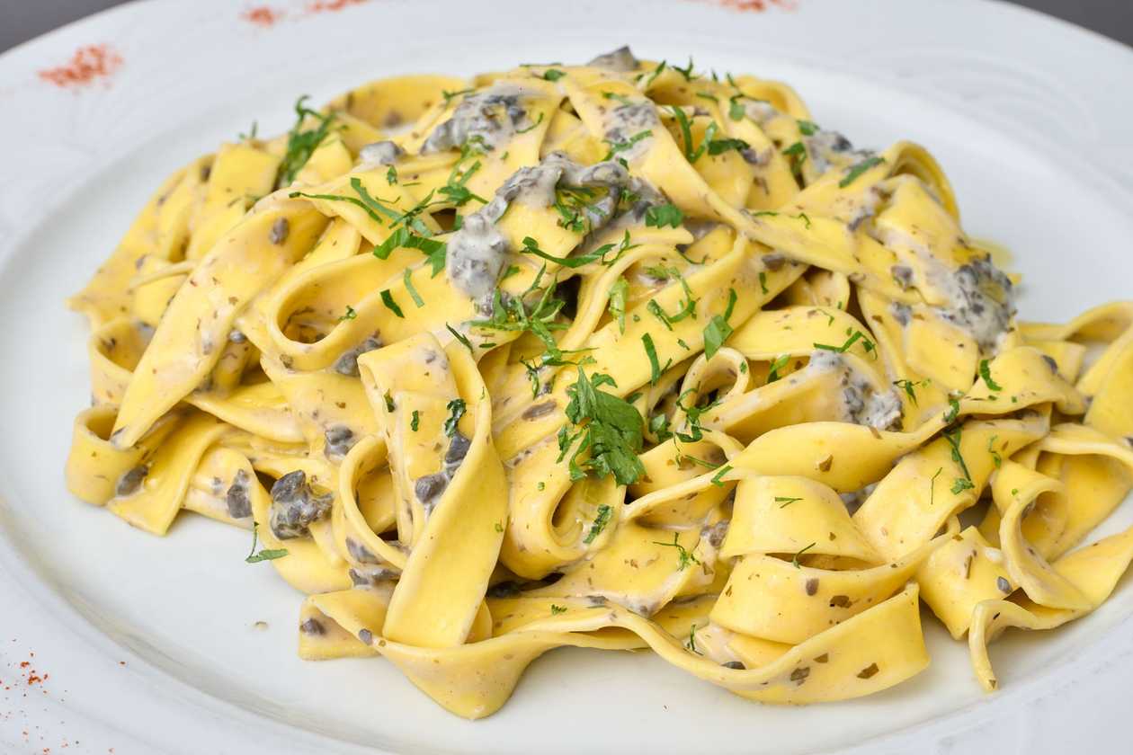 Tagliatelle Con Creama Di Tartufo