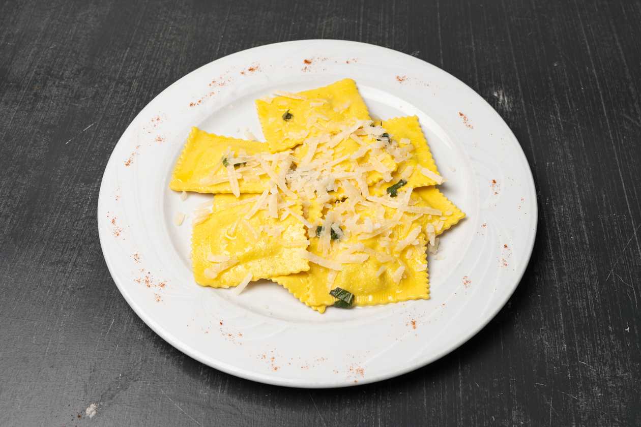 Ravioli Ripieni Con Funghi Porcini,  Burro E Salvia Con Scaglie Di Parmigiano
