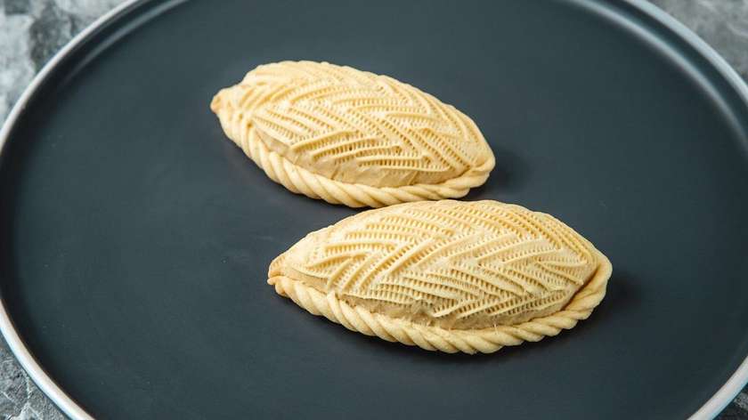 Shekerbura with Hazelnuts (1 piece)