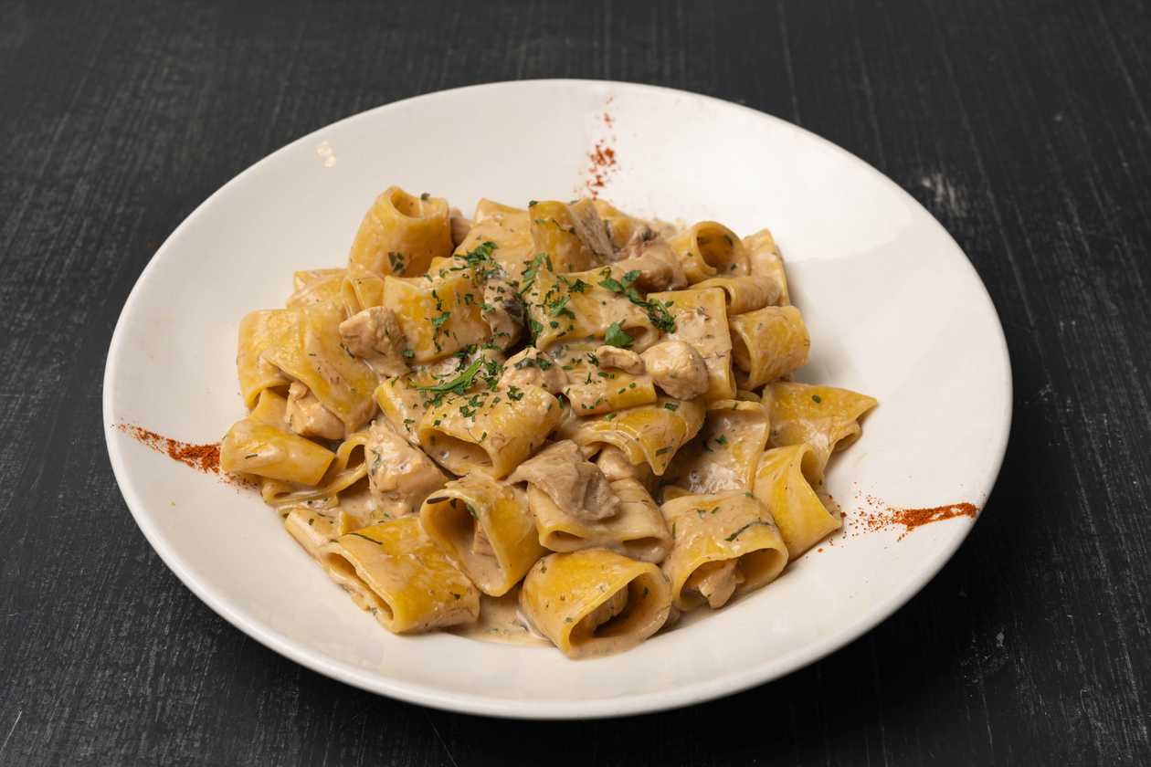 Paccheri Con Pollo E Funghi Porcini