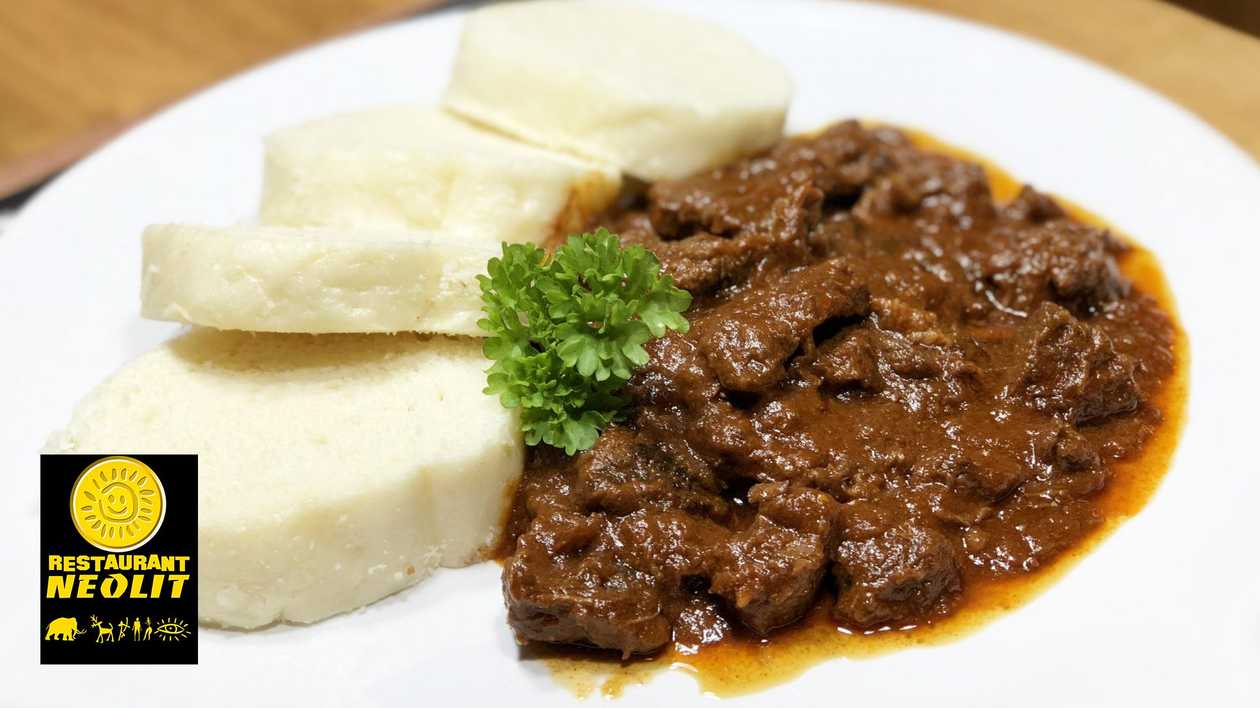 Maďarský guláš /100g/. Knedľa /160g/.  Alergény : 1.
