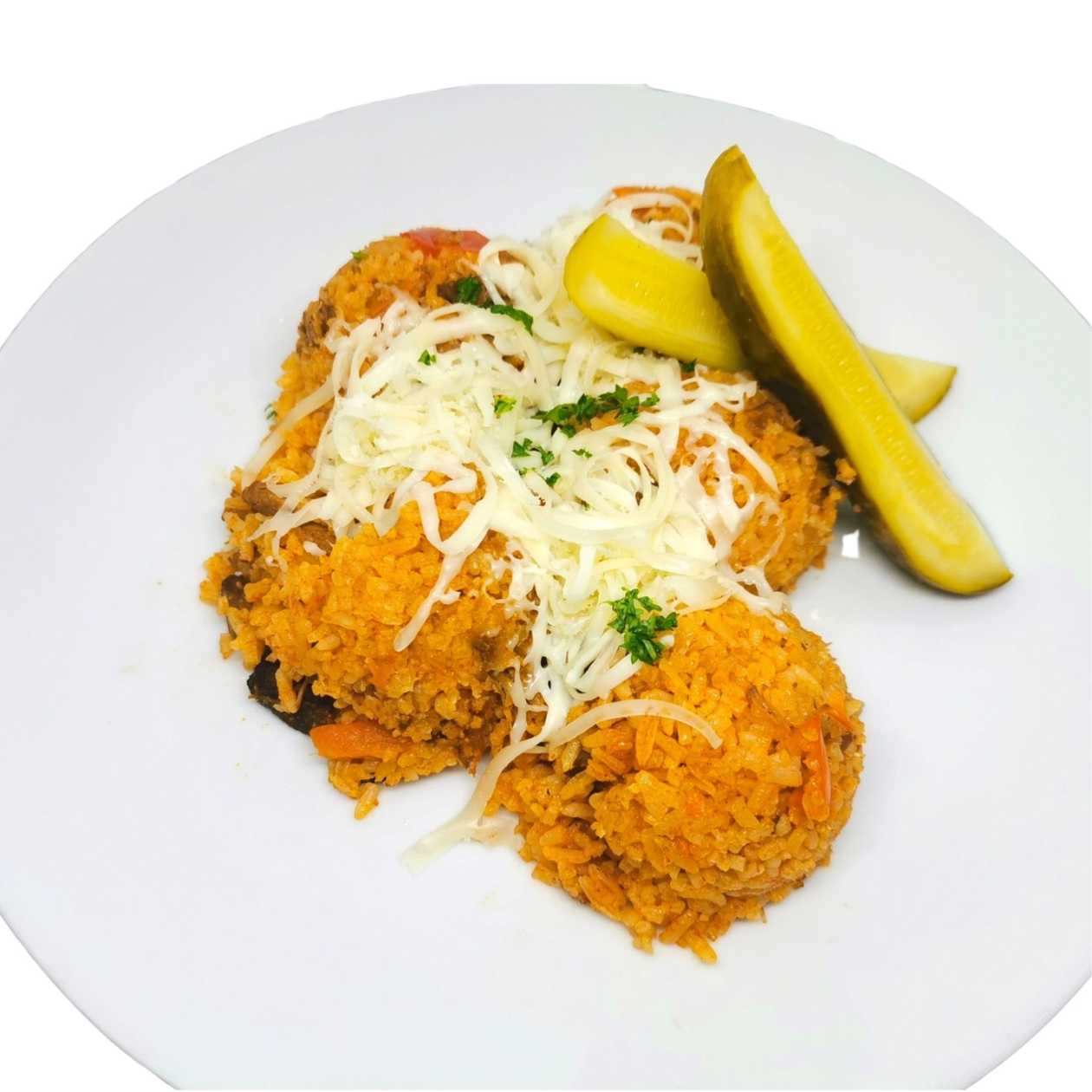 Srbské rizoto sypané sýrem, kyselá okurka