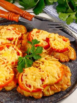 Мʼясо запечене з помідорами
