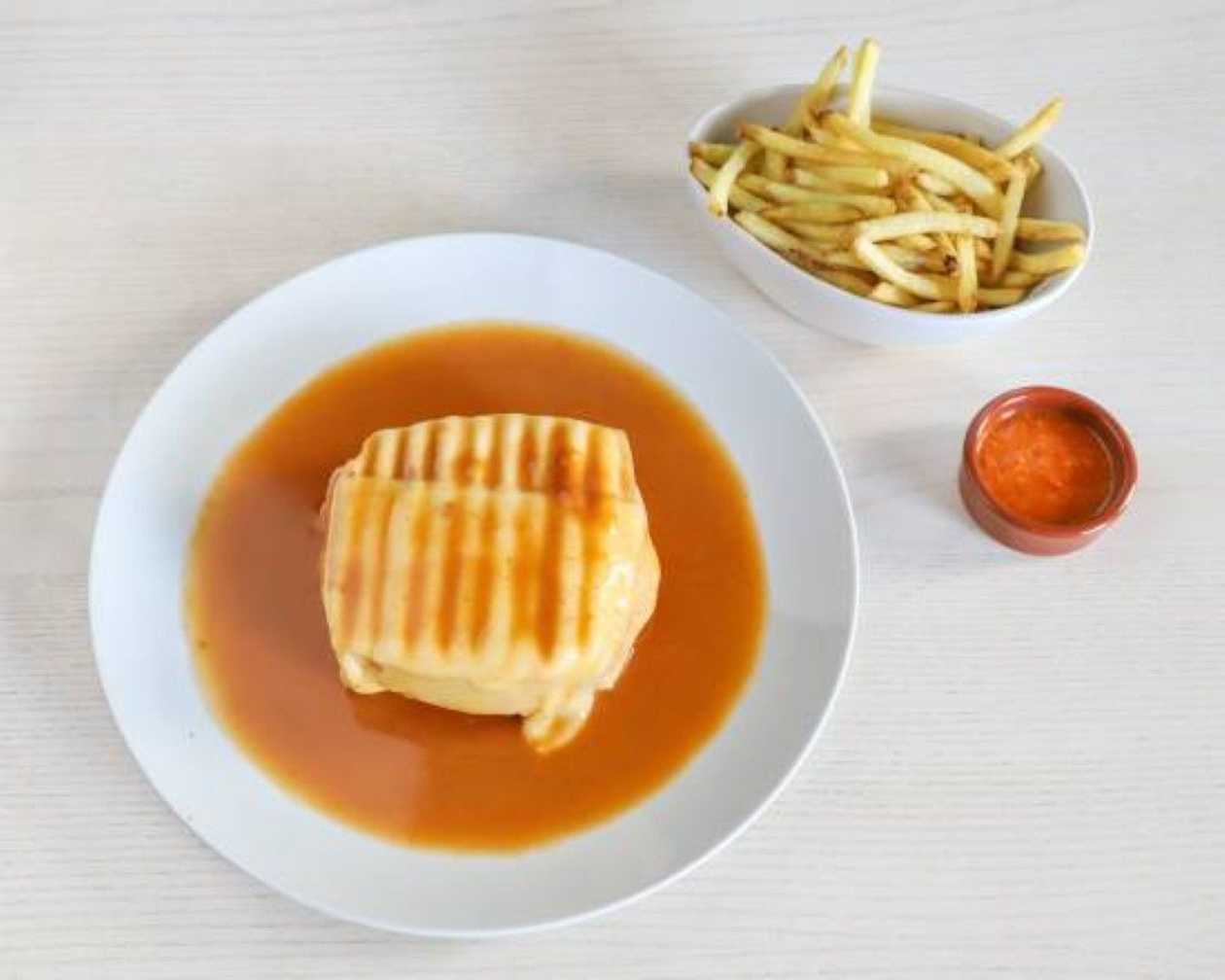 Francesinha com Bife de Alcatra