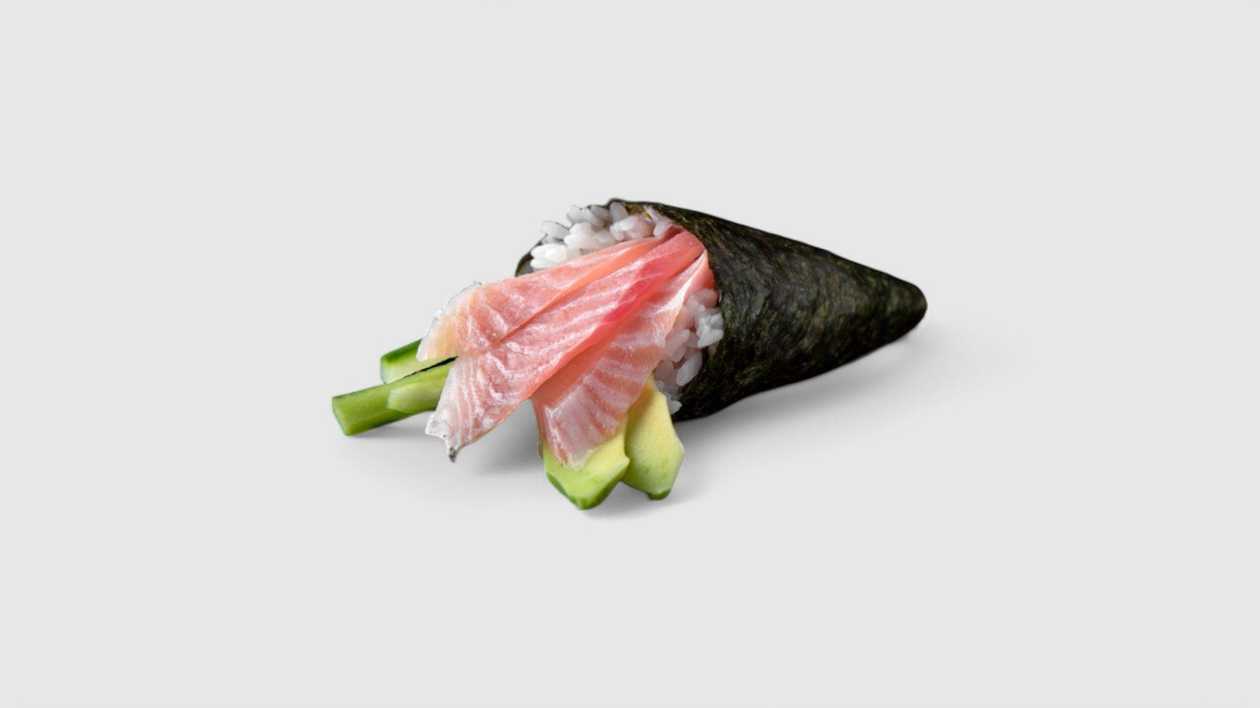 S21. Maguro Avocado Temaki