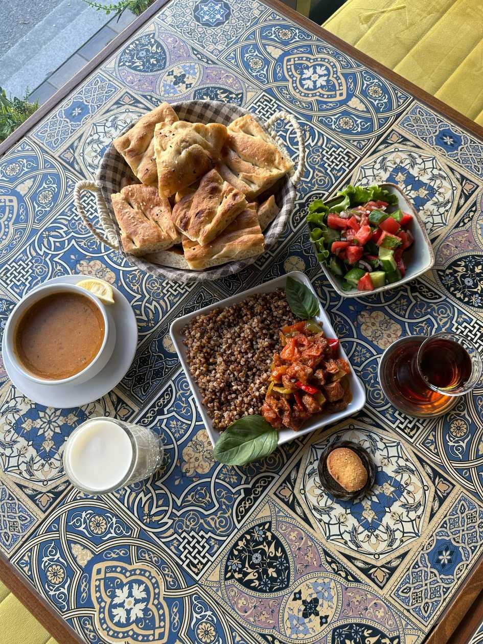 Qreçka ətlə Lunch