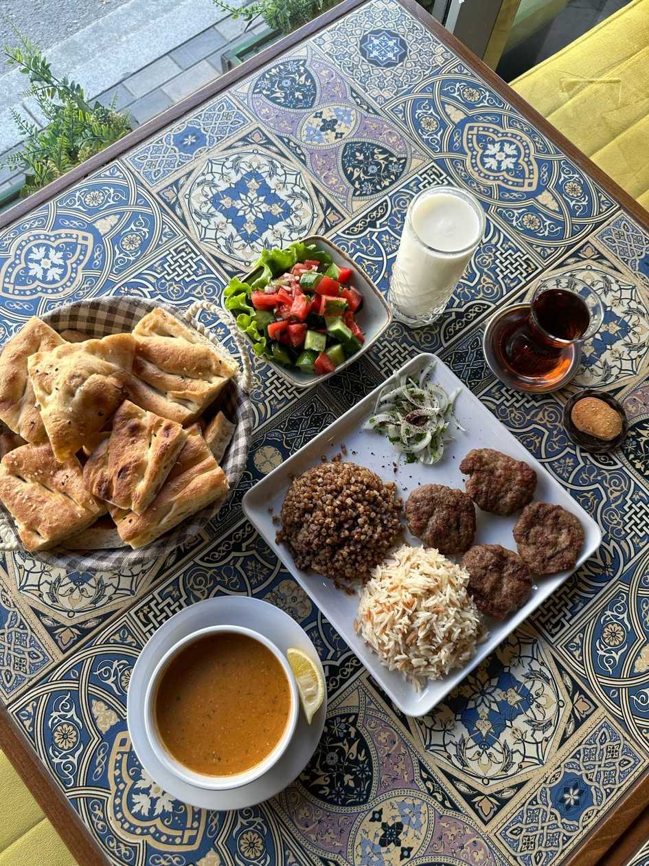 Ət köftə Lunch