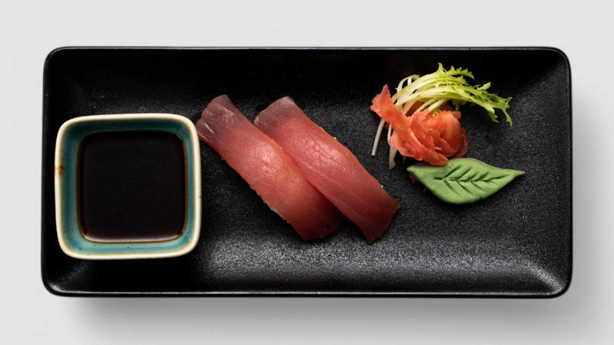 S8. Maguro Nigiri (2 pcs)