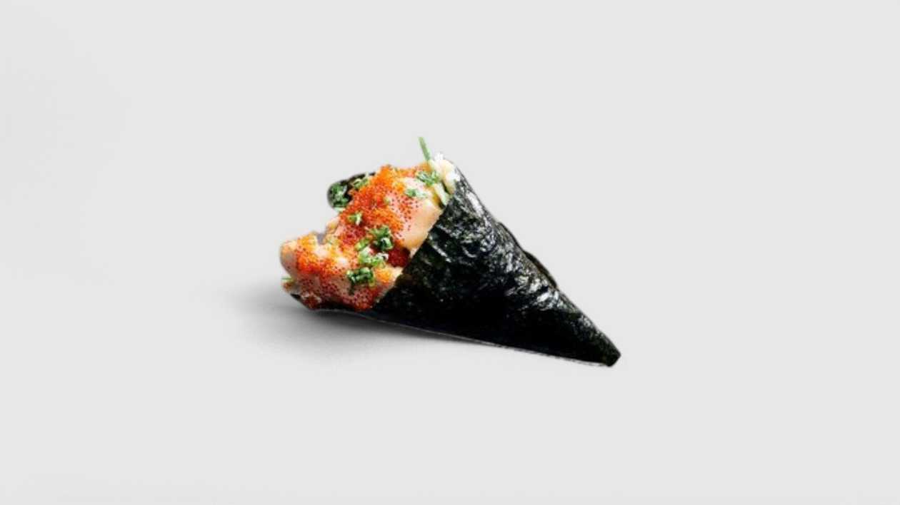 S23. Spicy Sake Temaki