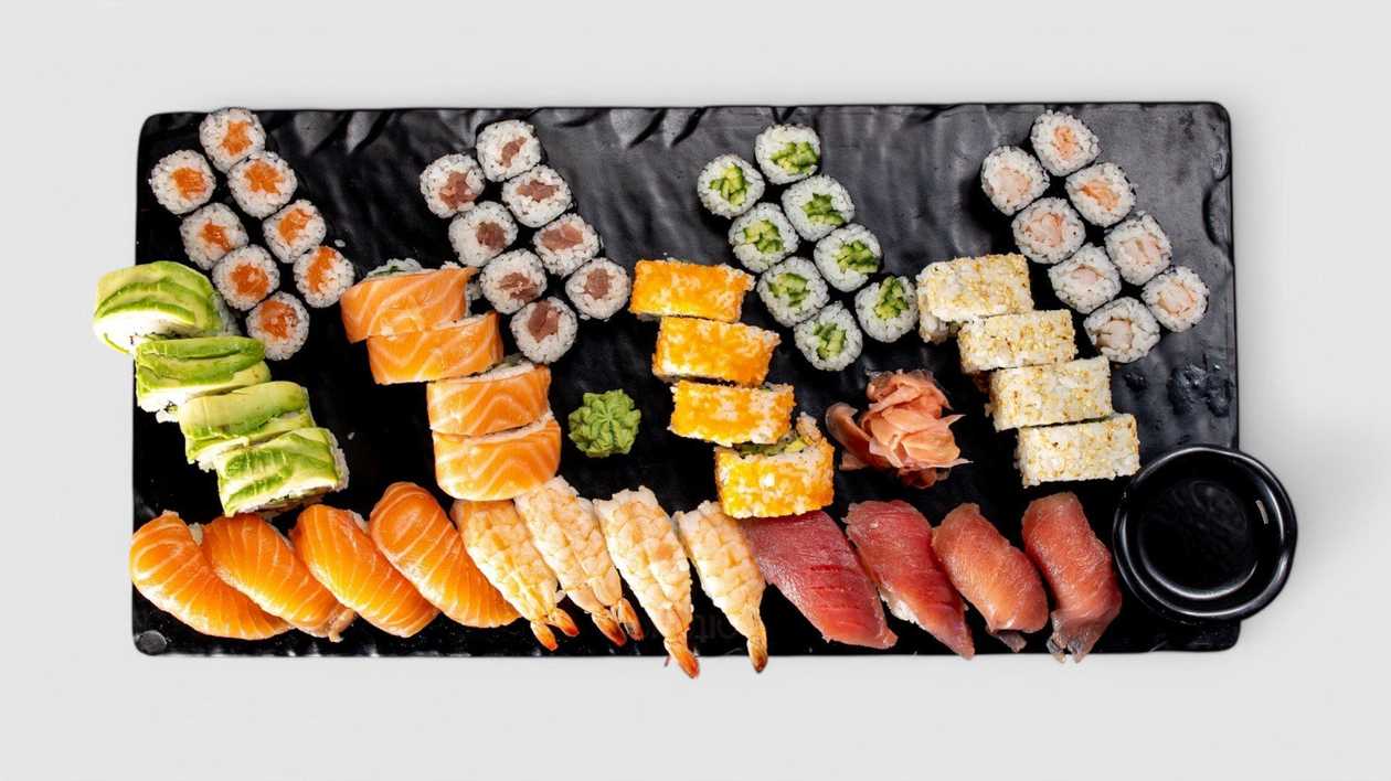 S49. Salmon Lovers Set (14 pcs)
