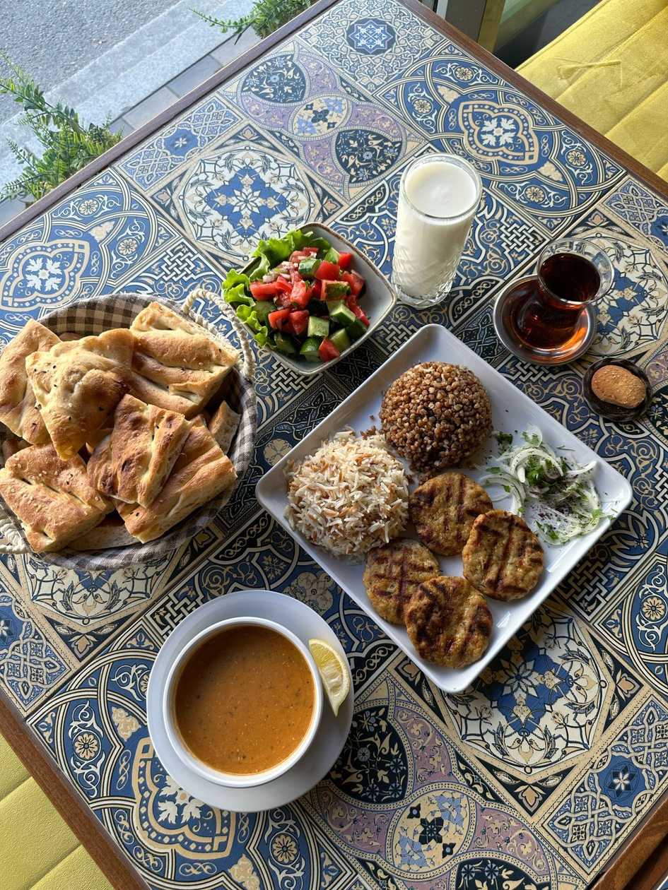 Toyuq köftə Lunch