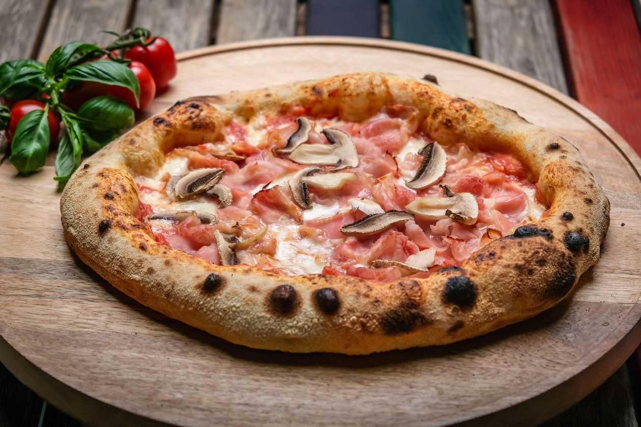 East Side (Prosciutto Funghi)