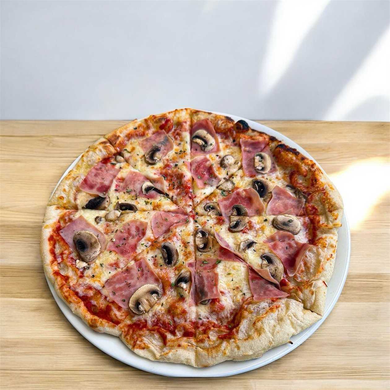 Pizza Fiambre e Cogumelos