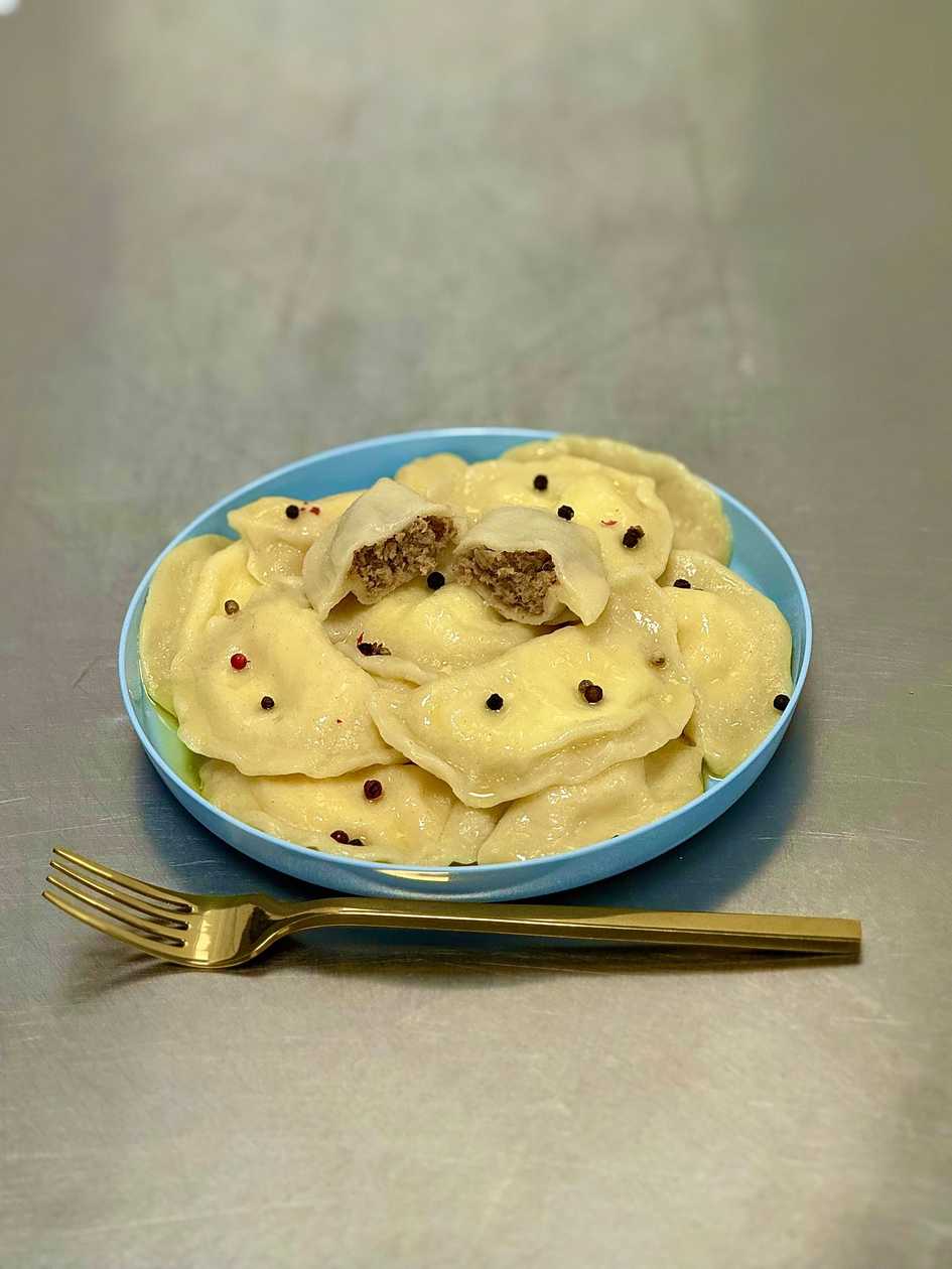 PIEROGI Z SEREM CHEDDAR I PIECZARKAMI 12 SZT