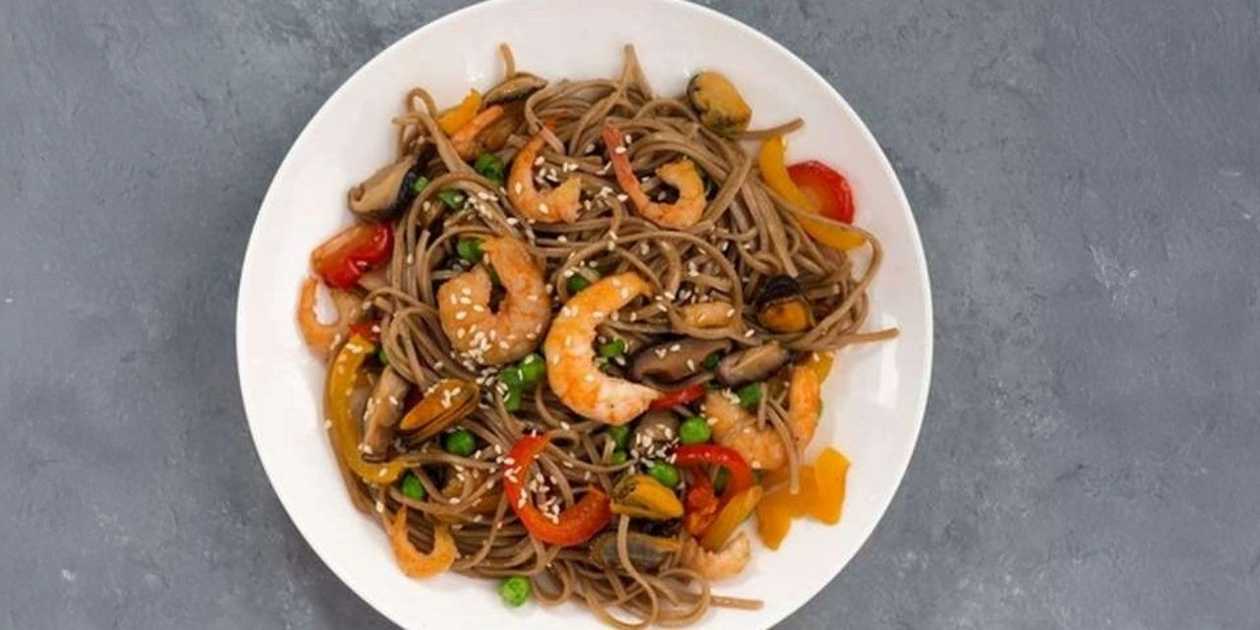 Соба з морепродуктами