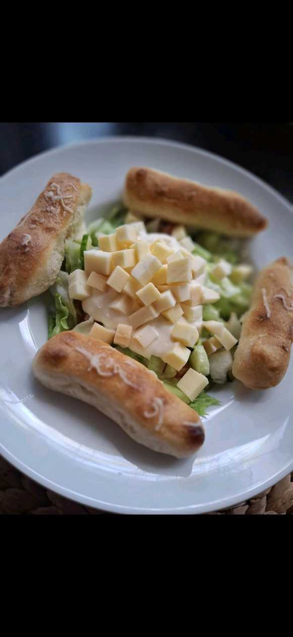 Crimean salad + mini pizza sticks