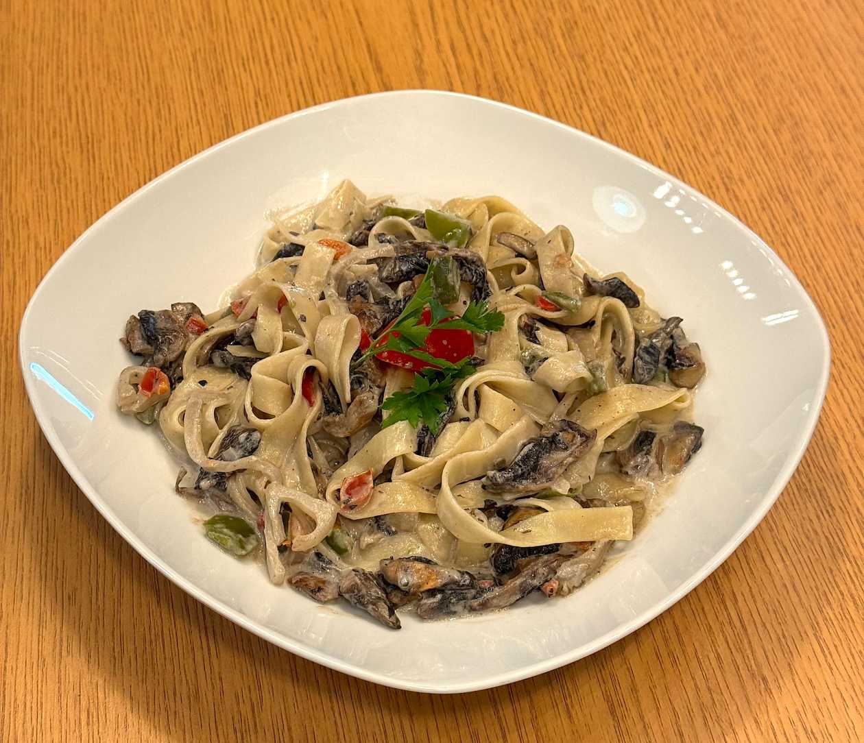 Tagliatelle com Cogumelos Frescos & Natas