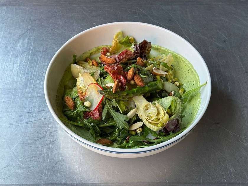 SALAD WITH ASPARAGUS AND ARTICHOKES