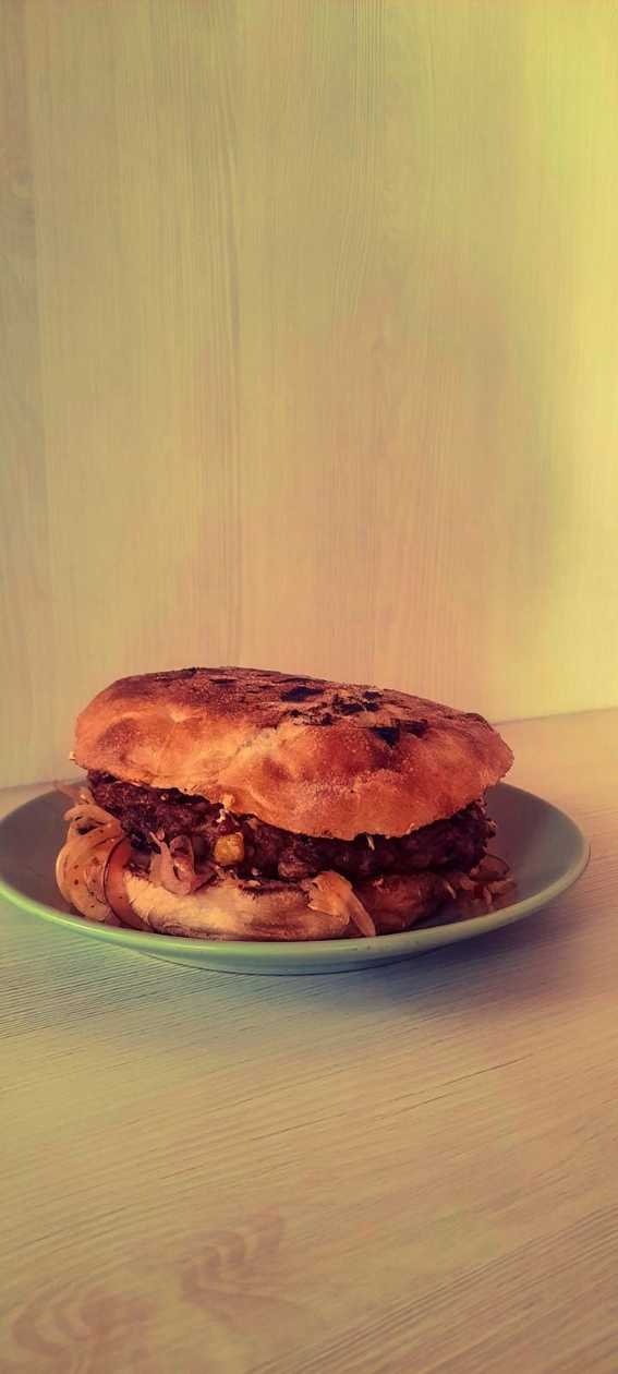 Flatbread pljeskavica gurmanska