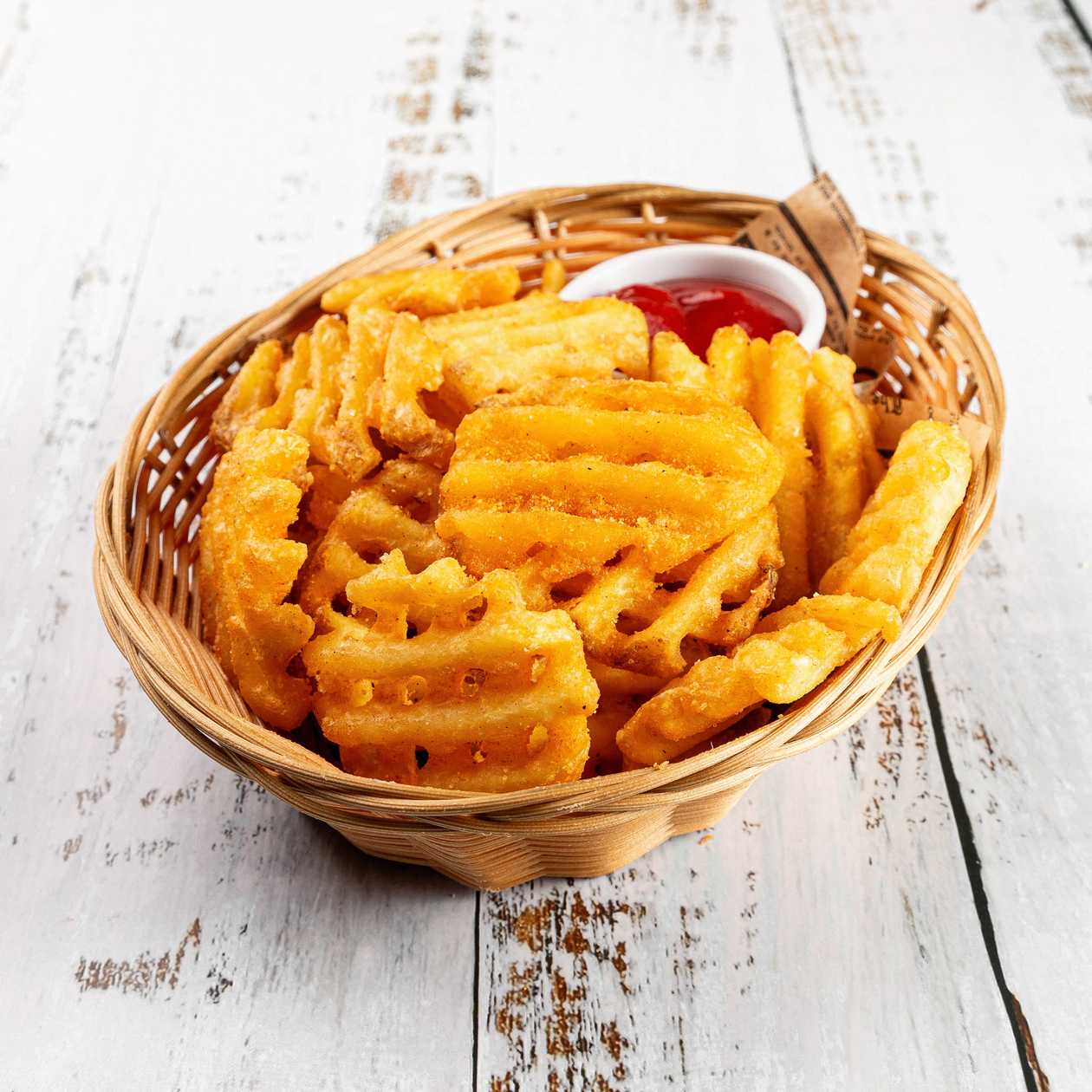 Waffle-cut fries with ketchup 🥦