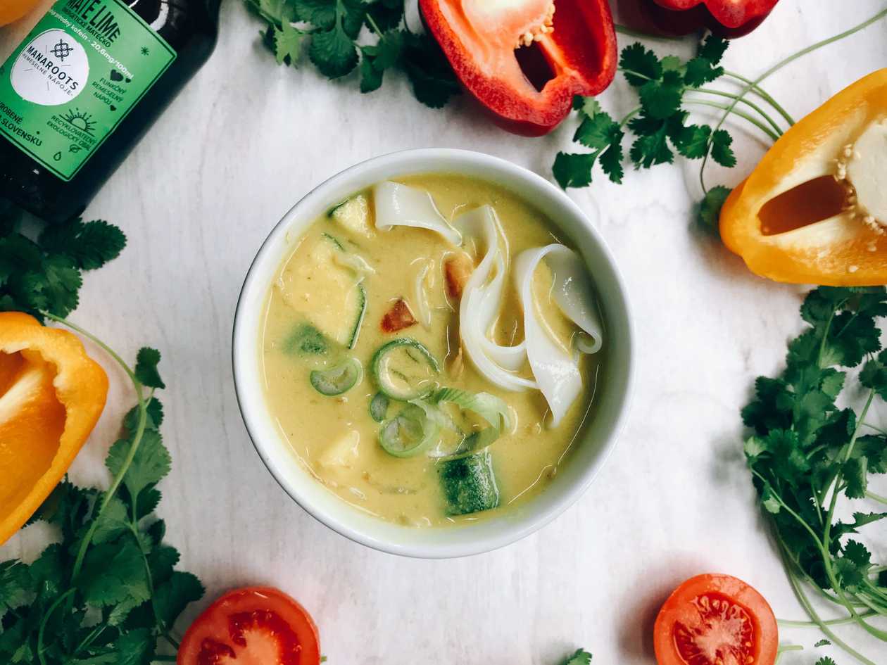 HAPPY HOUR -25% Thajská hlivová polievka s tofu a arašídmi /A5, 6 /