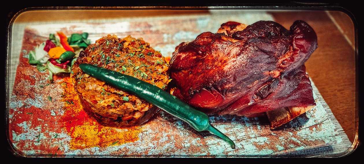 Cabbage with Knuckles - 1350g