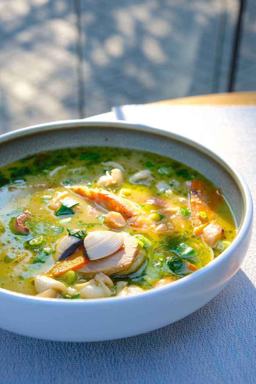 Spicy ciopino cu fructe de mare