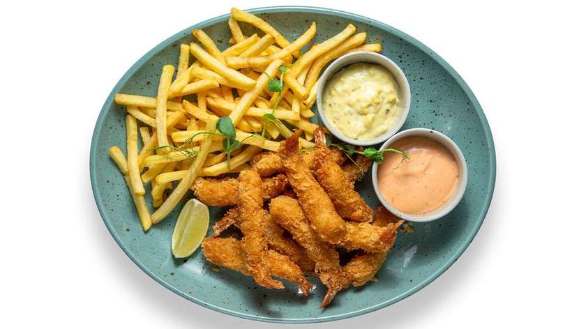 Fried shrimps and fries combo