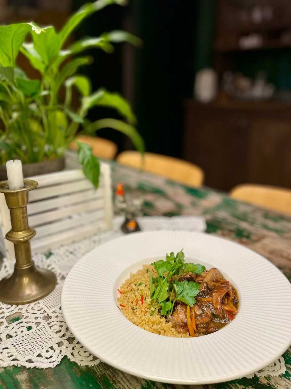 Bulgur with Goulash and Parsley