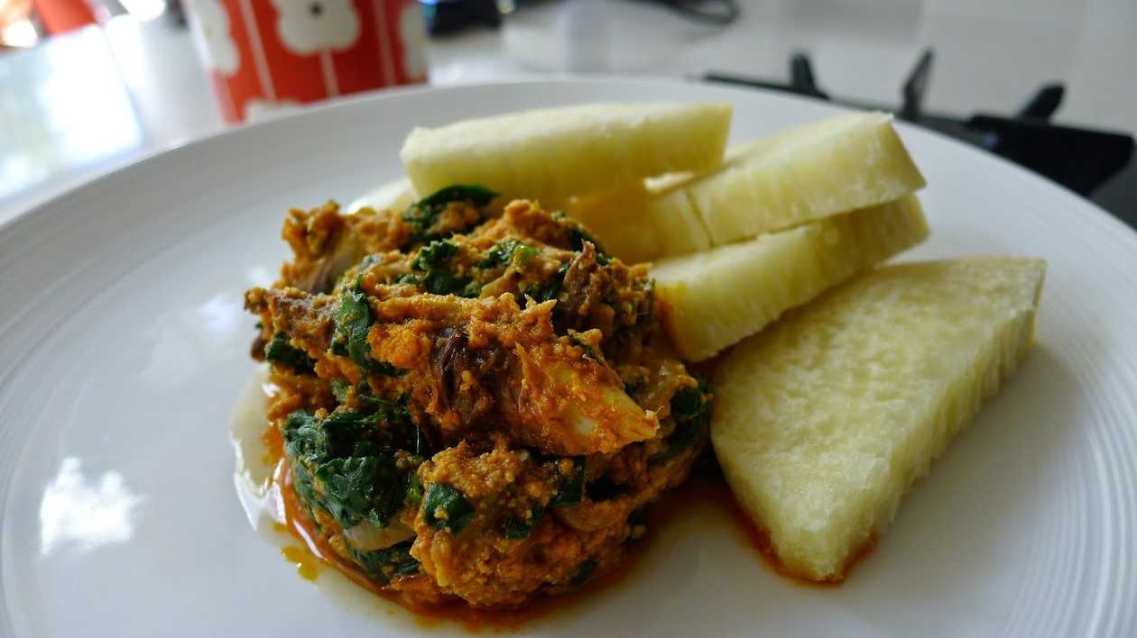 BOILED YAM WITH PALAVA SAUCE (KONTOMIRE STEW)