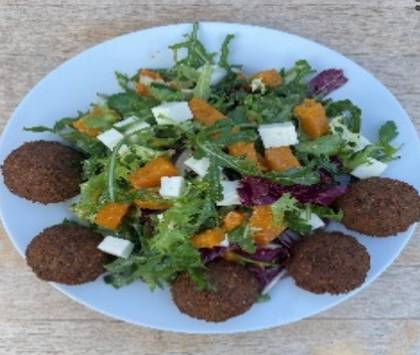 Djazz salad with falafel