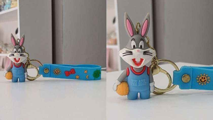 Looney Tunes Rabbit Keychain (Blue)