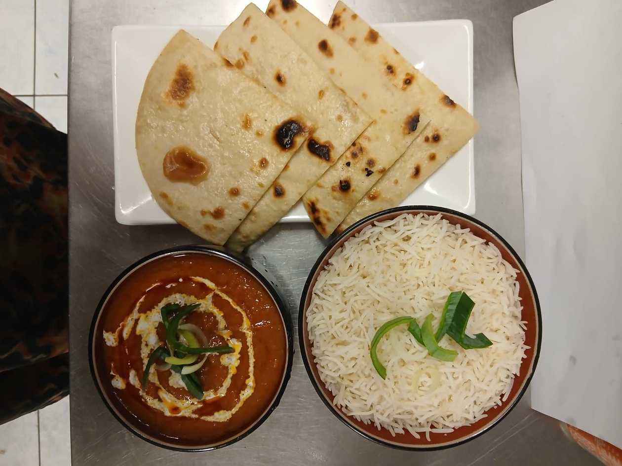 Spinach chicken + rice + cheese naan